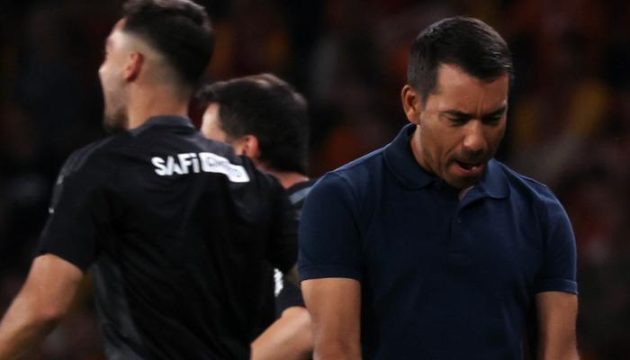 John van Bronckhorst: "Hayatımın geri kalanında 5-0'lık skoru asla unutmayacağım."