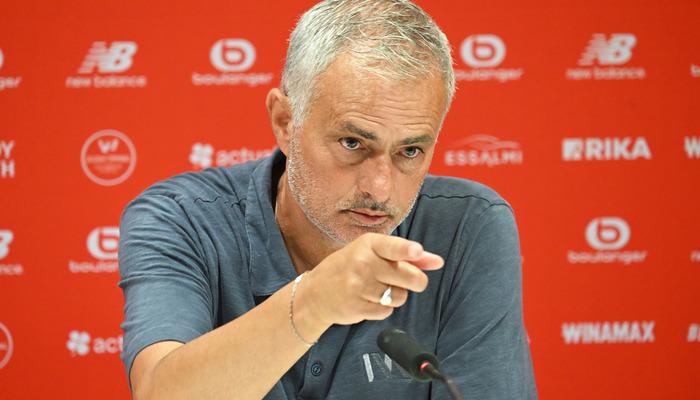 Fenerbahce taraftarının Krunic kabusu bitmiyor!  Mourinho'nun kararı taraftarları kızdırdı… Fenerbahçe'yi sahada görünce öfke topuna döndüler.