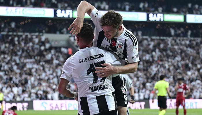 Beşiktaş liderlikten vazgeçmiyor! Antalyaspor engelini aşan Bianconeri, Beşiktaş karşısında şampiyonluğa 2 üzerinden 2'lik skorla başladı.