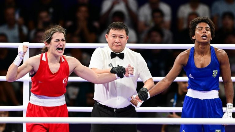 Milli boksör Esra Yıldız Kahraman, Paris 2024'te madalyayı garantiledi!