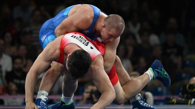 Polonyalı rakibine mağlup olan milli güreşçi Ali Cengiz repesaj şansı bekliyor…