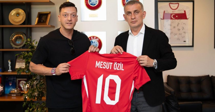 Mesut Özil'in TFF Başkanı Hacıosmanoğlu'na ziyareti