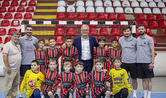 THF Başkanı Uğur Kılıç, Türkiye Mini Mini Hentbol Şampiyonası'nda oyuncularla buluştu – SPORT