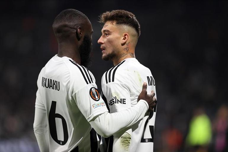 Beşiktaş'ın yıldızı attığı golle taraftarları azarladı. Golün ardından yaptığı hareket ortalığı karıştırdı.