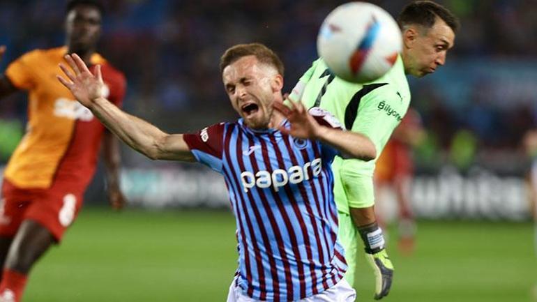 Trabzonspor-Galatasaray Match Finat Aydinus ve Uğur Melek ofsside veya faul pozisyonunu değerlendirdi, orta hakem hata yaptı bir hata yaptı