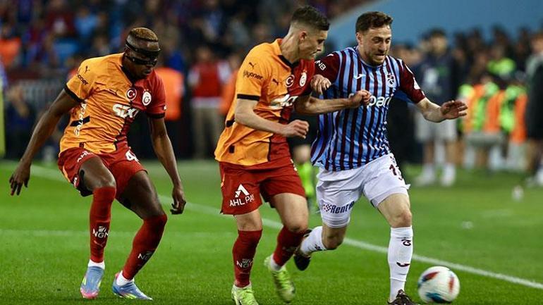Trabzonspor-Galatasaray Match Finat Aydinus ve Uğur Melek ofsside veya faul pozisyonunu değerlendirdi, orta hakem hata yaptı bir hata yaptı