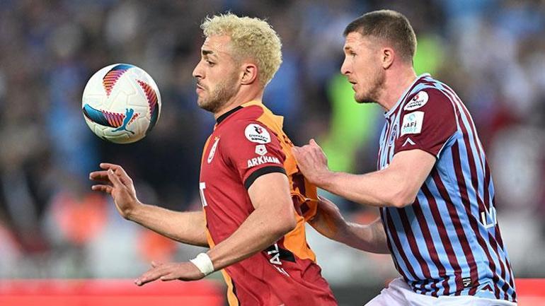 Trabzonspor-Galatasaray Match Finat Aydinus ve Uğur Melek ofsside veya faul pozisyonunu değerlendirdi, orta hakem hata yaptı bir hata yaptı