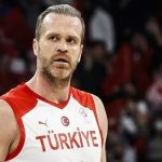 Ooğuz Savaş aktif basketbol kariyerine son verdi