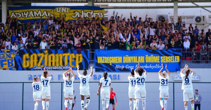 17 futbolcu Fenerbahçe kadın futbol takımında yeni bir sözleşme imzaladı