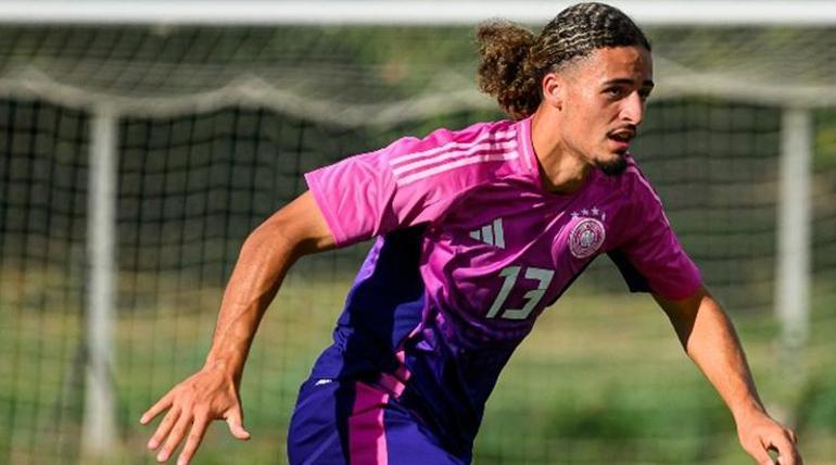 Besiktas sağa dönük transferi bitirdi