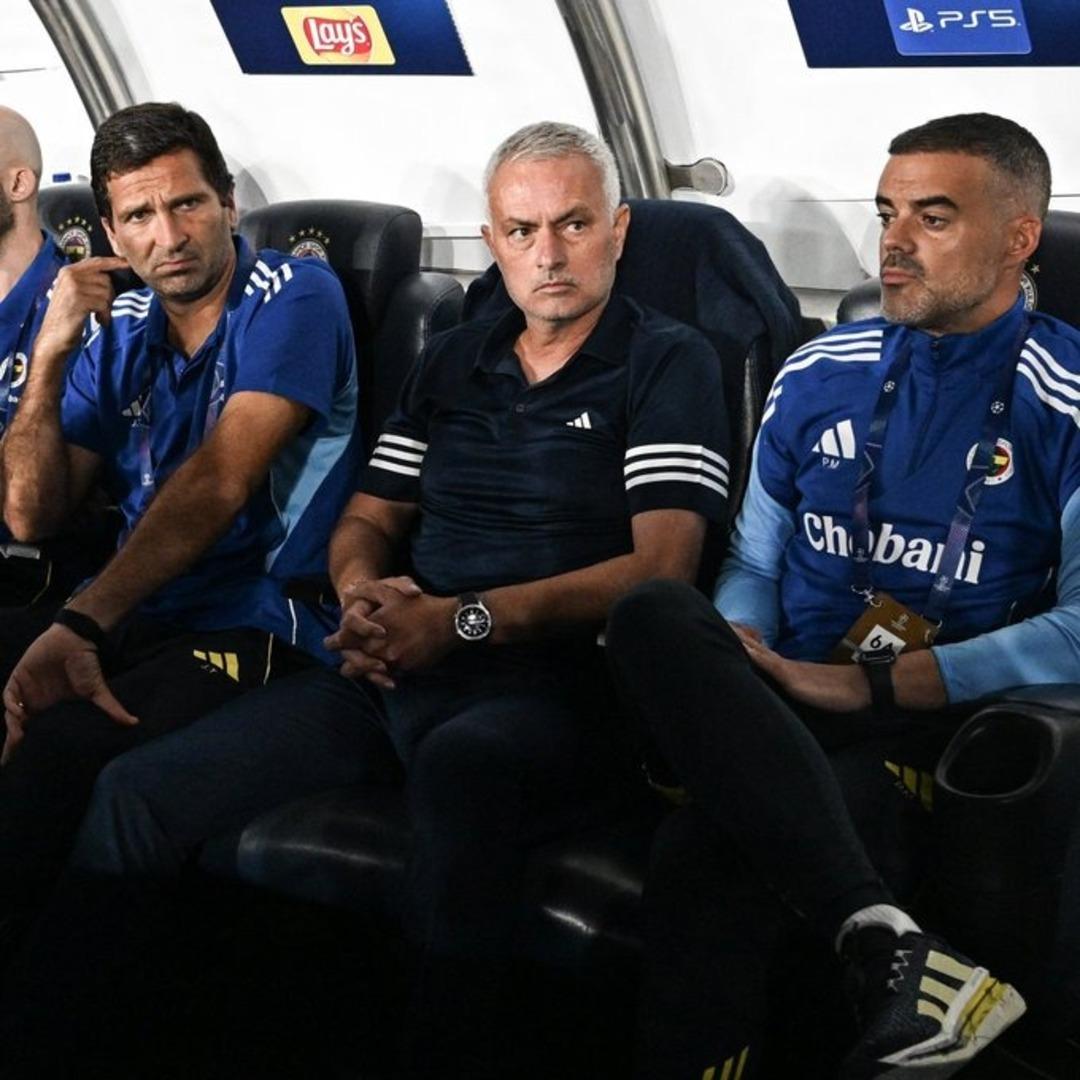 Fenerbahce teknik direktörü Jose Mourinho maçın sonunda açıklamalar yaptı! Ayakta toplardaki sıkıntıyı eleştirdi ve hedefledi ... 2