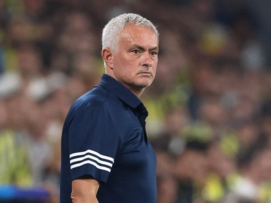 Fenerbahce teknik direktörü Jose Mourinho maçın sonunda açıklamalar yaptı! Duran toplardaki sıkıntıyı eleştirdi ve hedefledi ... 3