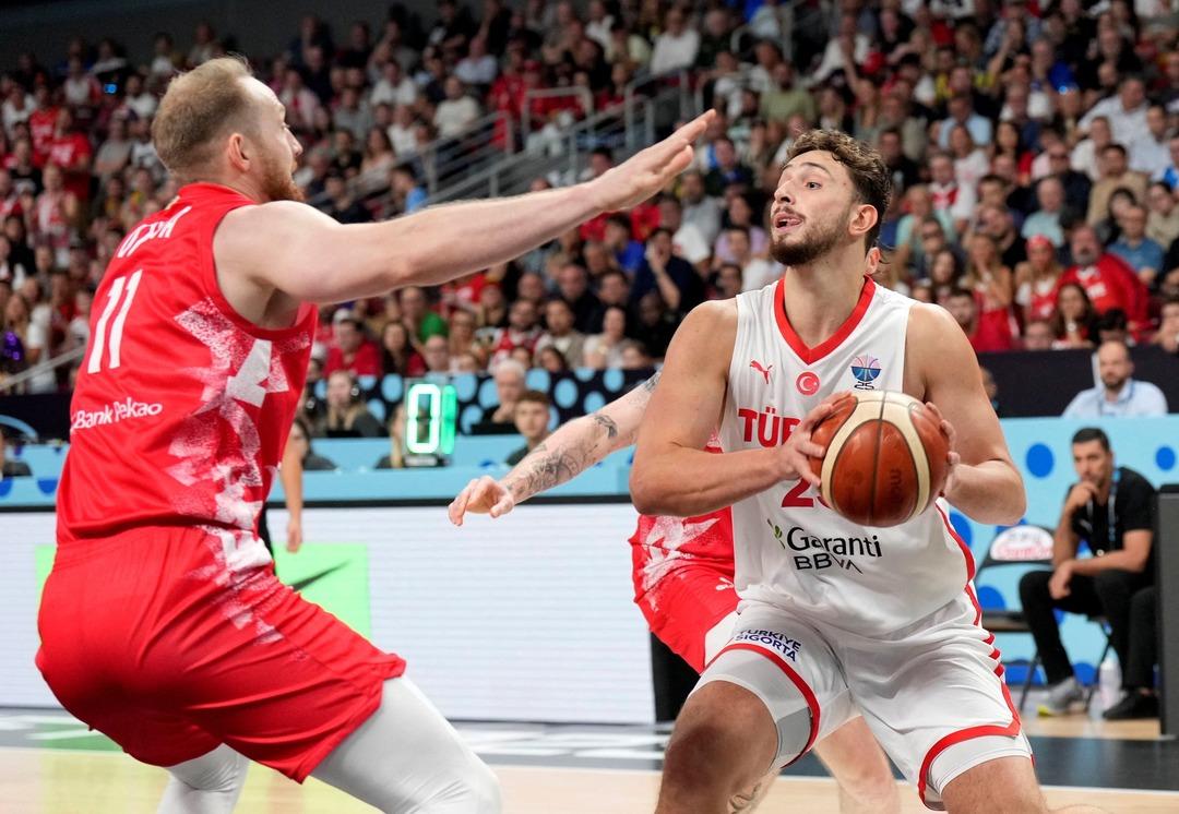 Eurobasket 2025 Yunanistan Litvanya'yı geçti! Yarı -Final Türkiye ile eşleşti ... 3