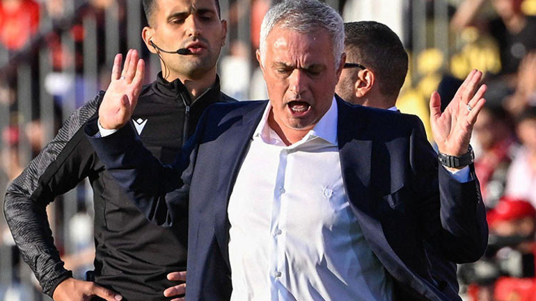 Mourinho, Benfica bir yerden bir yere puan kaybetti 'Takımın ıslıklarını duydu'