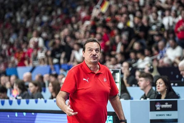Eurobasket 2025 finalinde Almanya’ya kaybeden 12 dev adam Koç’un gözyaşlarını kontrol edemedi Ergin Ataman! Ödülünden bile memnun olamazdı …
