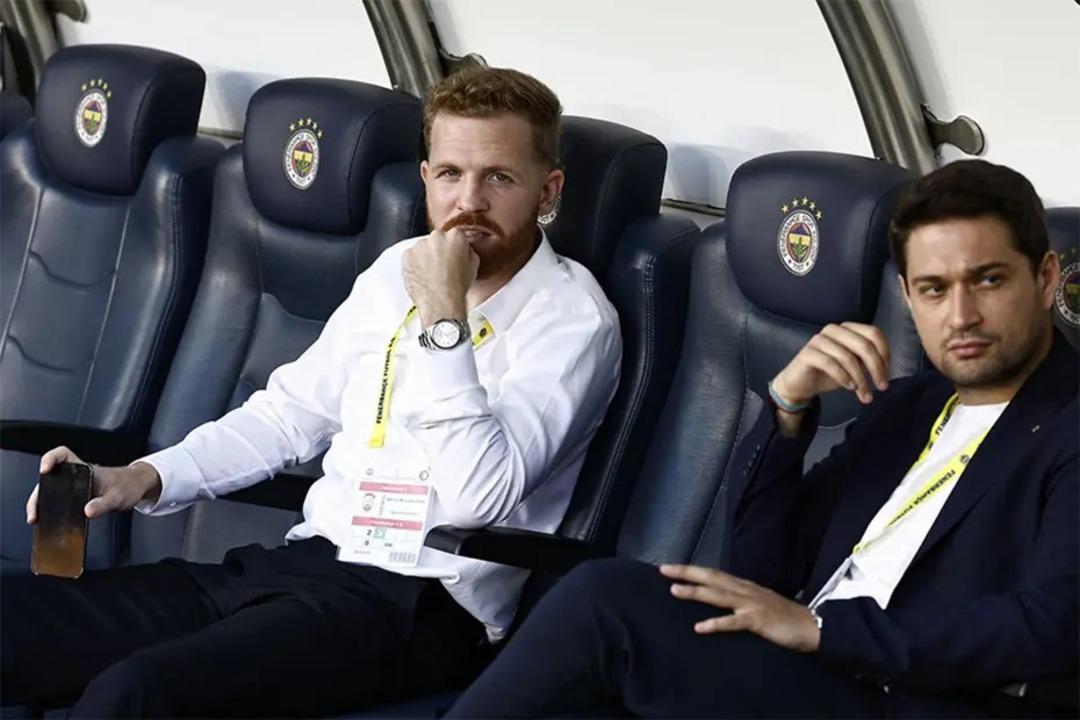 F.Bahçe'de kadroda olmayanlar için Ömer Üründül'den çarpıcı iddia! Birbirlerinin boğazına geldiler... Saran tam anlamıyla neşter vuruyor, sıradaki yolcu belli oldu.
