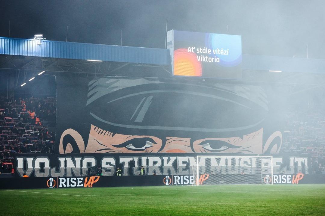 Victoria Plzen cephesinden maç sonrası beklenmedik pankart açıklaması: Şaka! 3