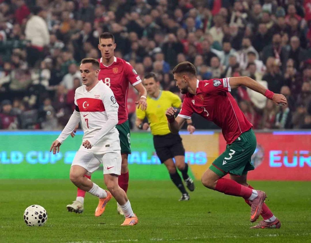 Teknik direktör Montella'dan Dünya Kupası açıklaması! Kerem Aktürkoğlu'nun forvet olarak oynamasına değindi... 2