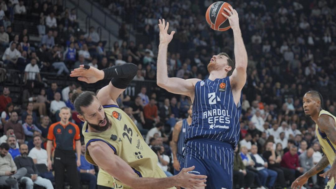 Anadolu Efes, Barcelona'yı evinde yendi! 2