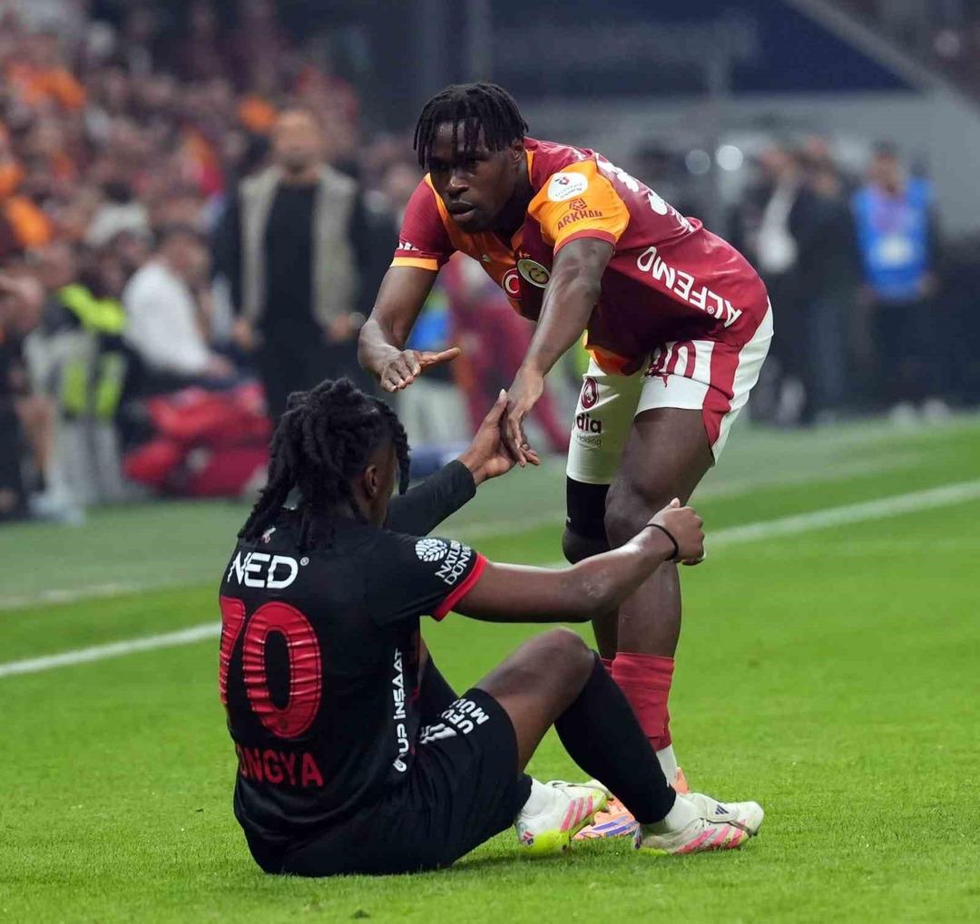 Derbi öncesi şok üstüne şok! Okan Buruk kötü haberi duyurdu 2