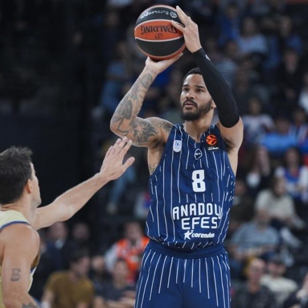 Anadolu Efes, Barcelona’yı evinde yendi! –